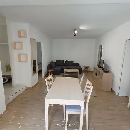 T2 Renove En Rdc Avec Cour, Intra Muros Avignon Exterior foto